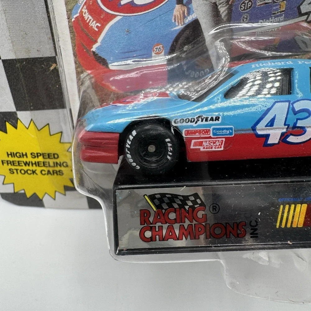 Richard Petty Goodyear Eagle Vari 1992 Racing Champions 1:64 Die-Cast NASCAR